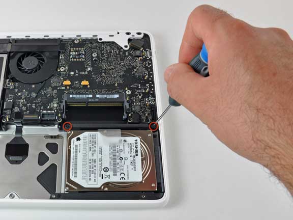 Remplacement du disque dur d'un MacBook Pro 17 Unibody - Tutoriel